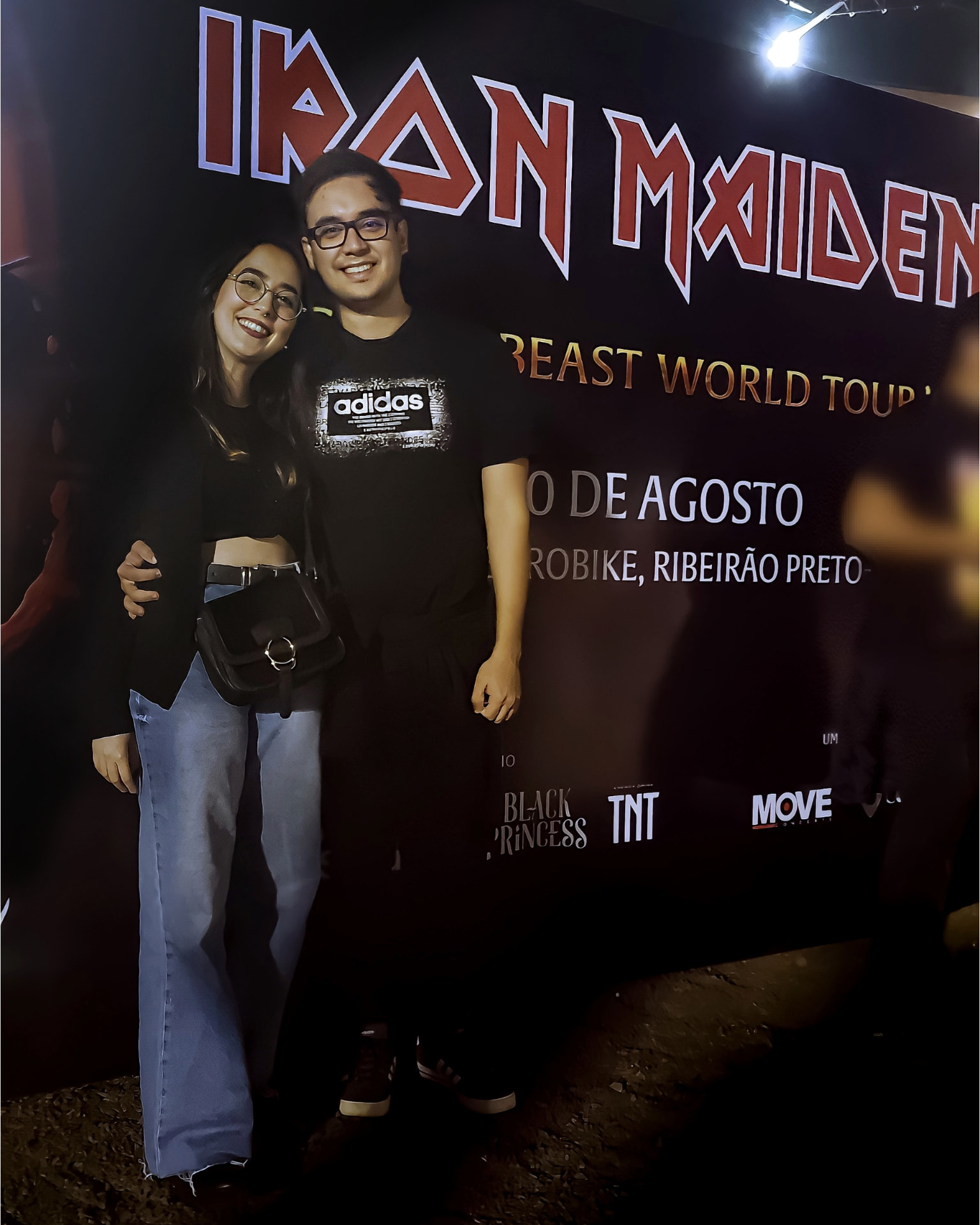 Bárbara e William no show do Iron Maiden